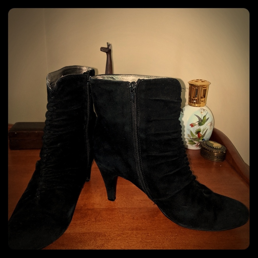 Black Suede booties 9 M from Browns Montreal
